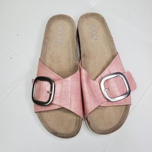 🆕️ Pink Flip Flop Sandals Size 9